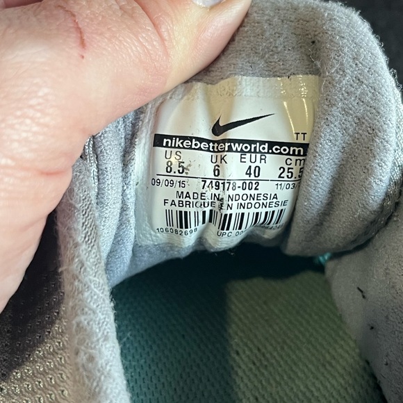 NIKE womens running shoe - Picture 4 of 4